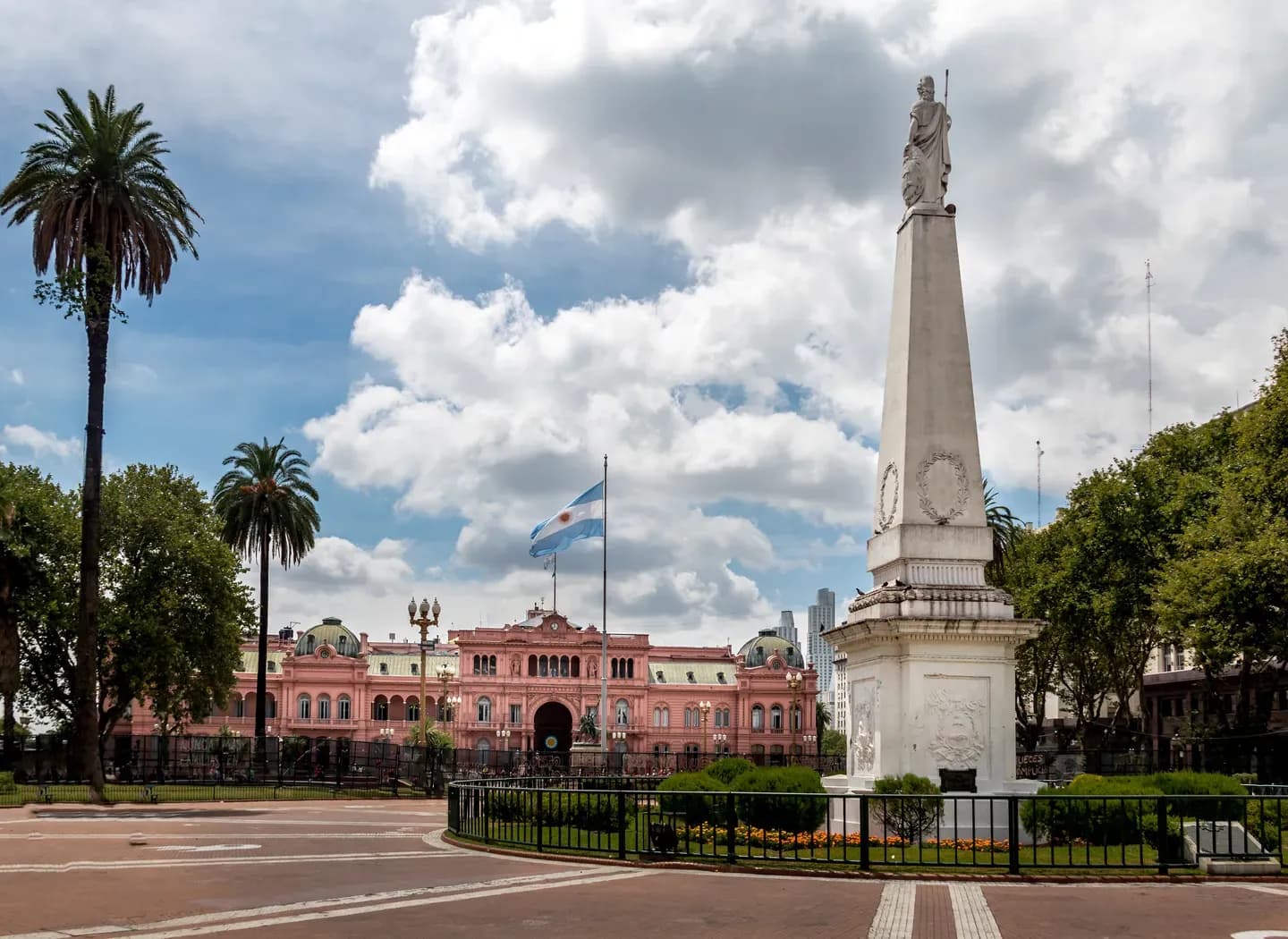 The Pirámide de Mayo and the pink Casa Rosada on Plaza de Mayo, Buenos Aires, Argentina
