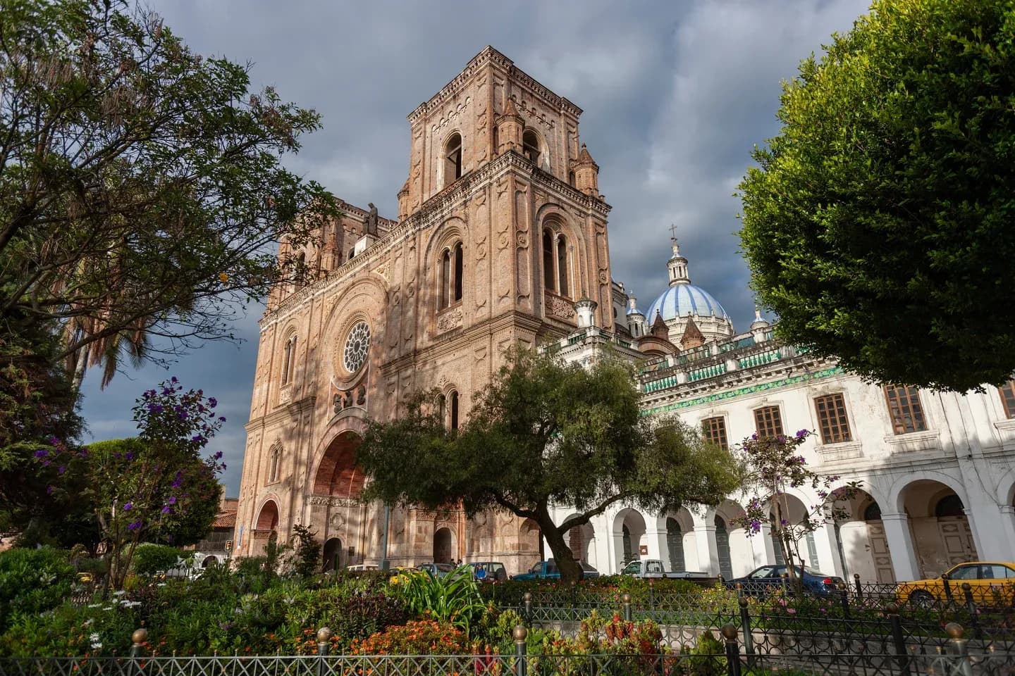 The New Cathedral of Cuenca above the flower beds of Parque Calderón, Ecuador