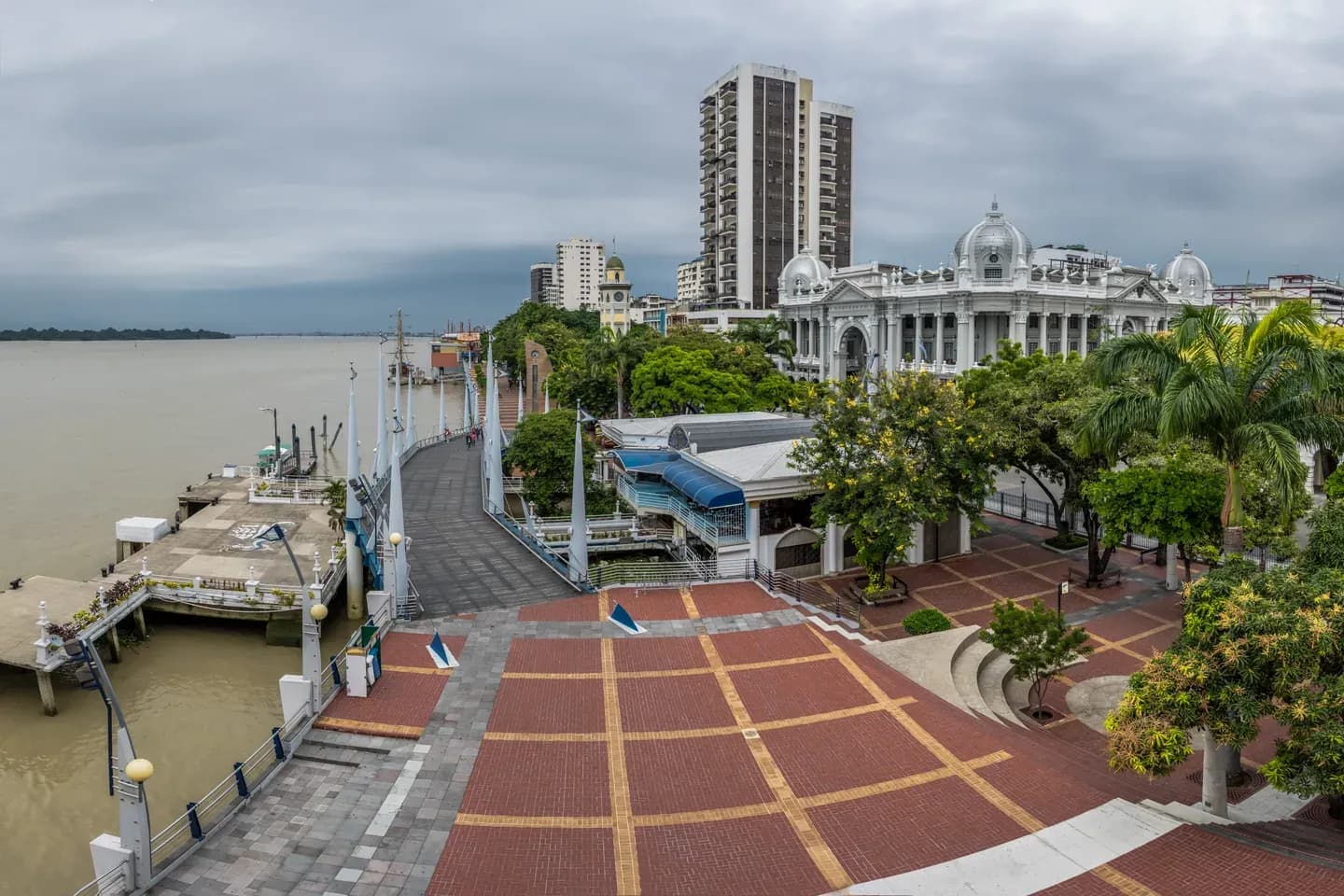 The Malecón 2000 promenade beside the Guayas river, Guayaquil, Ecuador