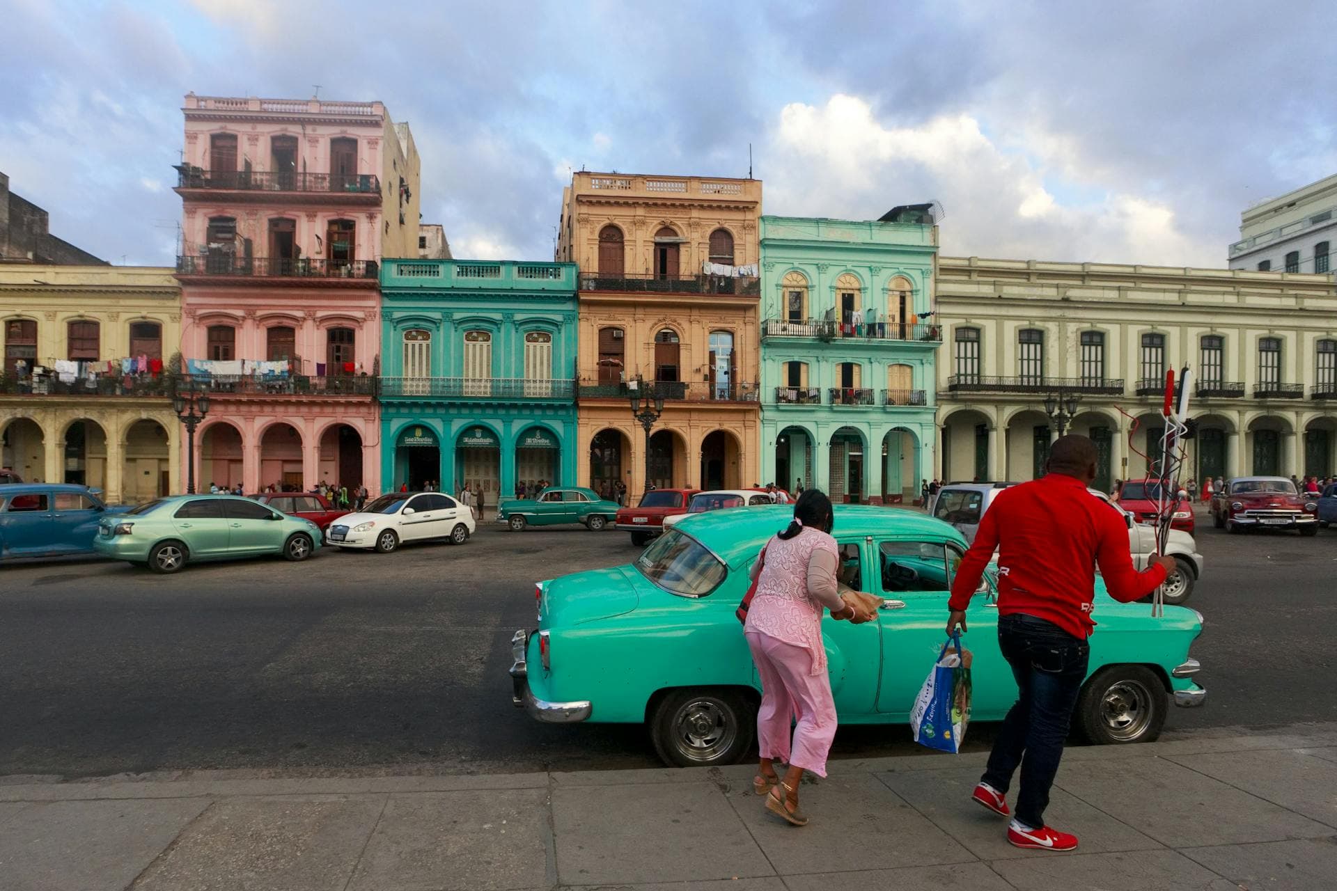 Colorful colonial buildings in Cuba — Travelfab boutique Latin America holidays